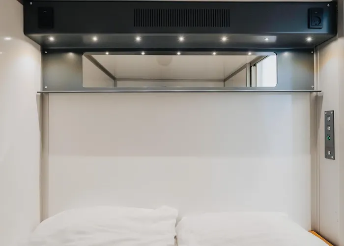 Capsule Nyhavn63 Hostel *